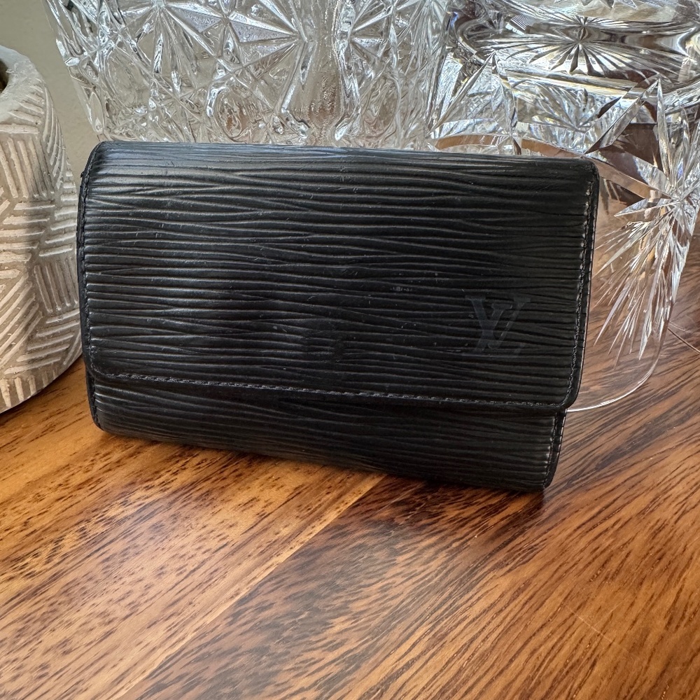 LV Black Epi Leather 6 Key Ring